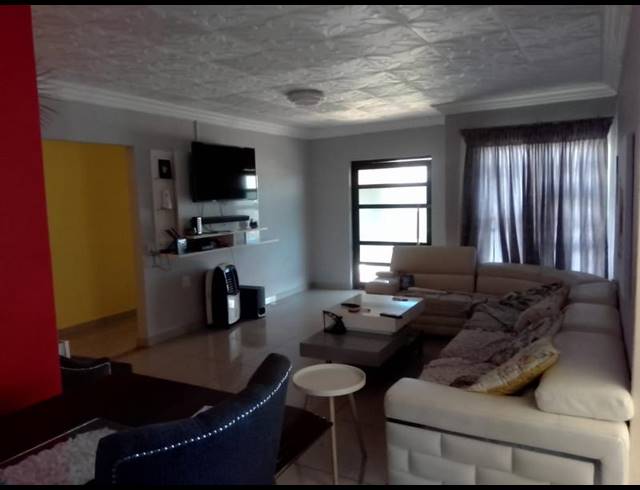 4 BEDROOM HOUSE FOR SALE IN THE ORCHARDS